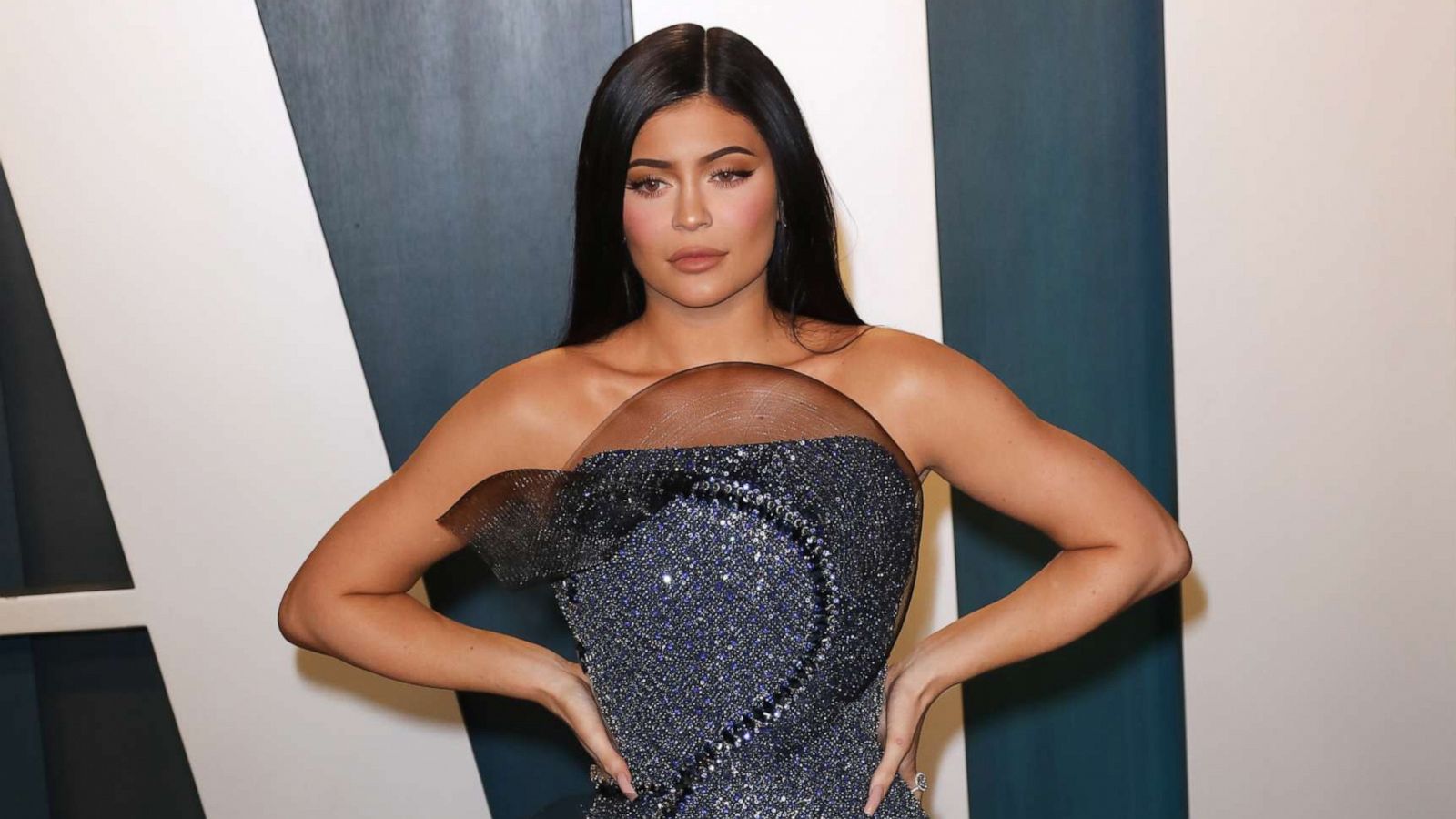 Kylie Jenner shares VERY stylish Monday morning glam look
