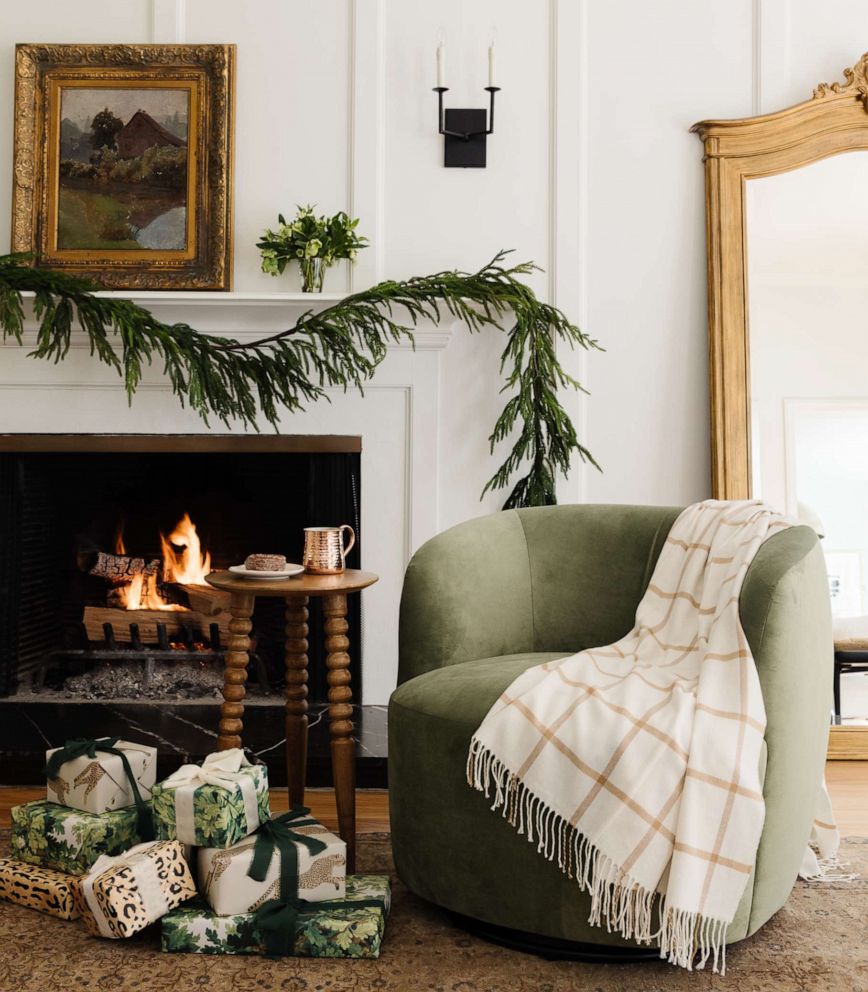 PHOTO: Holiday living room from Havenly. 