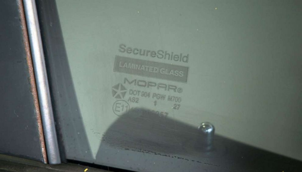 PHOTO: This label on a car window indicates that it is made of laminated glass.