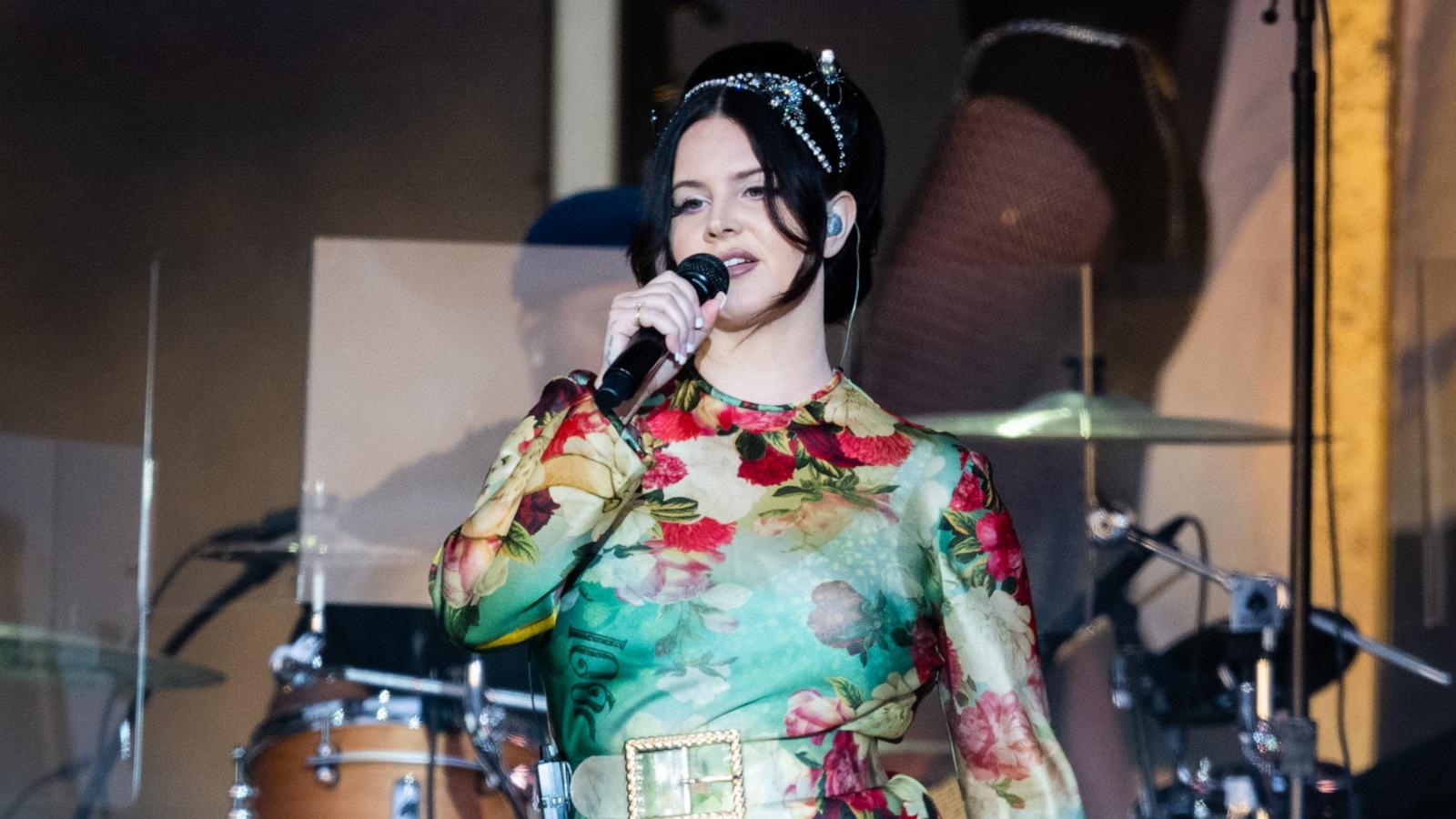 PHOTO:Lana Del Rey performs at BST Hyde Park on July 9, 2023 in London.