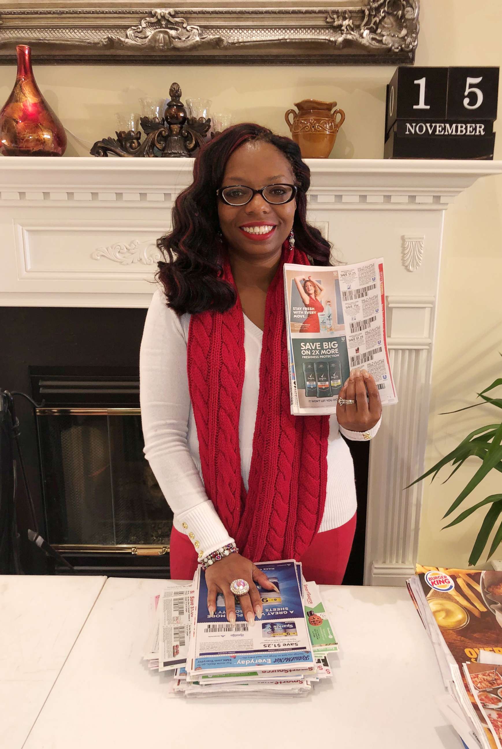 PHOTO: Latiaa Stewart, of Antioch, Tennessee, uses coupons to help provide care packages for homeless people.
