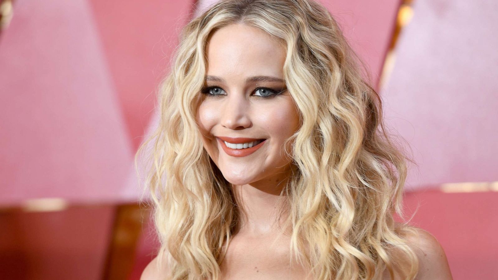 PHOTO: Jennifer Lawrence attends the 90th Annual Academy Awards, March 4, 2018, in Hollywood, Calif.