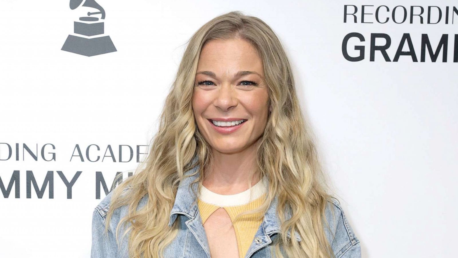 LeAnn Rimes reschedules shows due to 'bleed' on her vocal cords - Good  Morning America