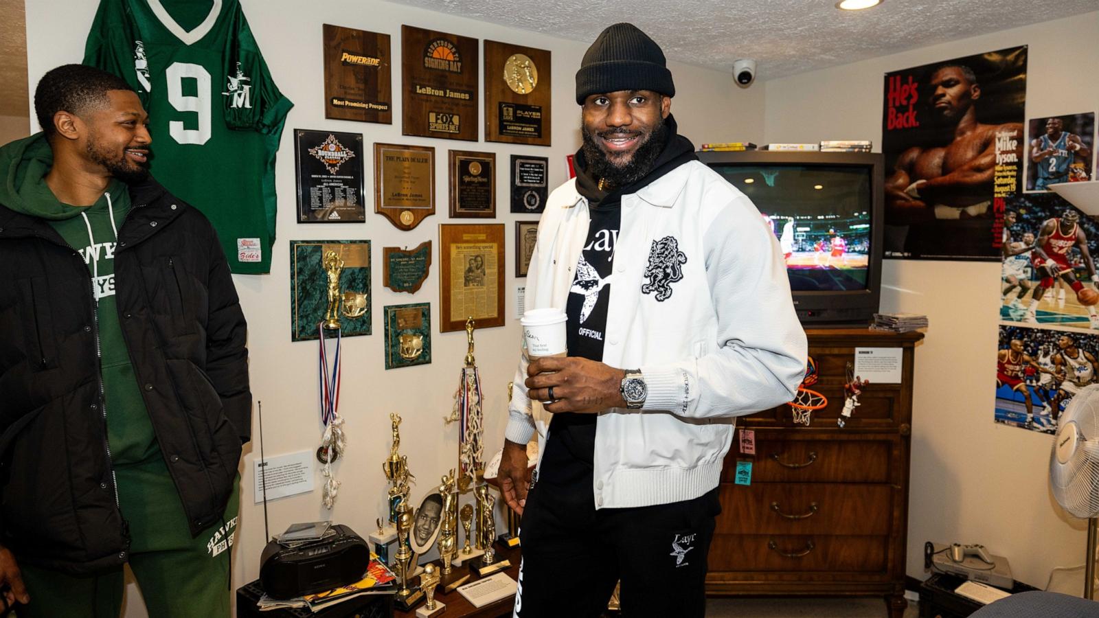 PHOTO: LeBron James toured the new LeBron James museum, named LeBron James’ Home Court, in Akron, Ohio, on Nov. 25,2023, with his Lakers' teammates.