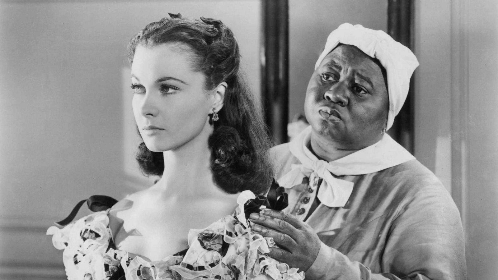 PHOTO: Hattie McDaniel tries to console Vivien Leigh in a scene from the film 'Gone With The Wind', 1939.