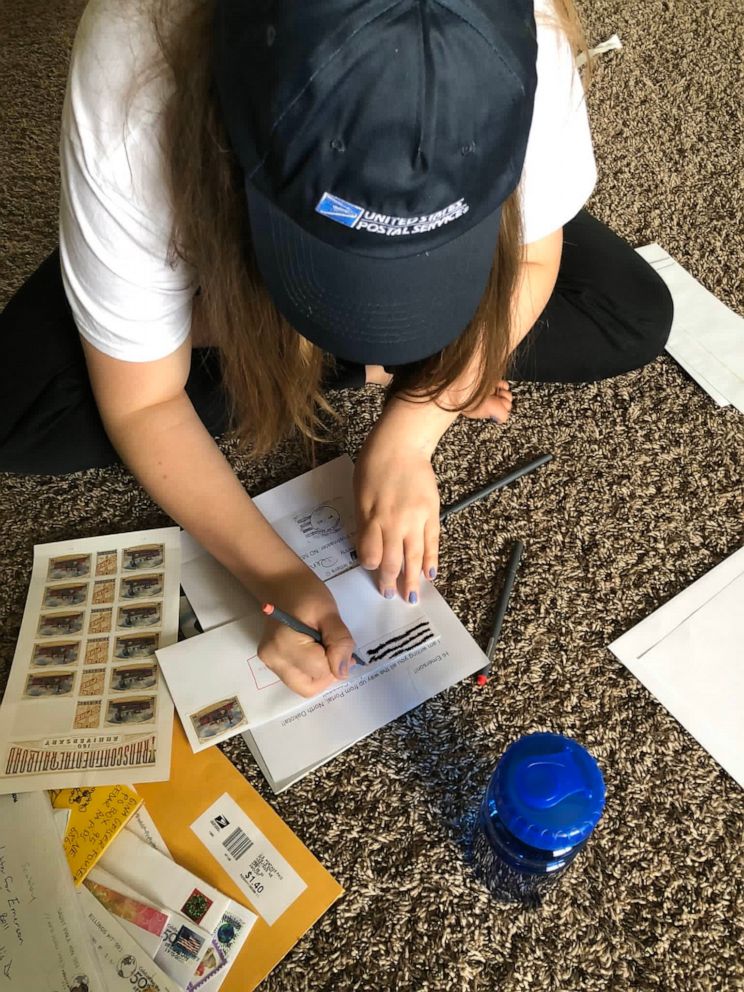 PHOTO: Emerson Weber, 11, of South Dakota, has been writing letters to thank USPS workers.