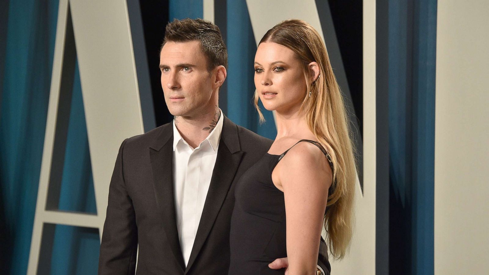 Adam Levine wears sundress in family photo with wife and daughters - Good  Morning America