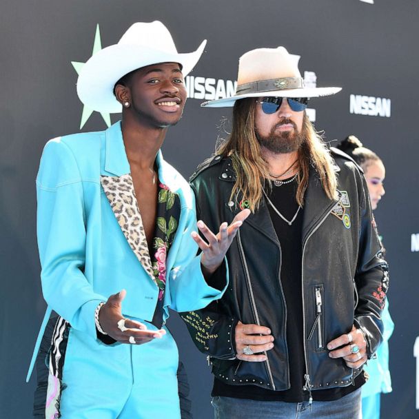 Billy Ray Cyrus Pussy - Lil Nas X's 'Old Town Road' ties chart record for longest streak at No. 1 -  Good Morning America
