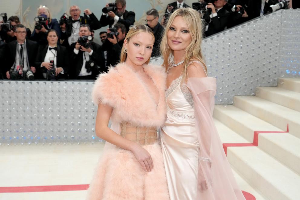 PHOTO: Lila Moss and Kate Moss attend the 2023 Met Gala Celebrating "Karl Lagerfeld: A Line Of Beauty" at Metropolitan Museum of Art on May 1, 2023 in New York City.