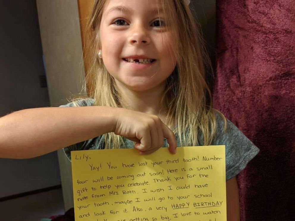PHOTO: Lily Sciulli, 7, a first grade student at Burchfield Elementary School in Shaler Township, Pa., is shown in this undated photo holding a reply note signed by the tooth fairy.