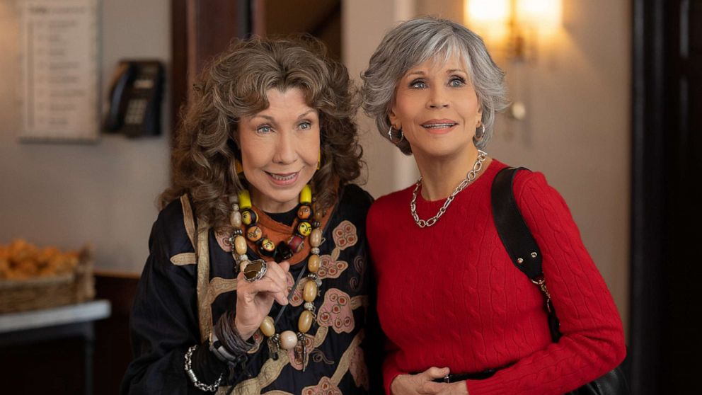 PHOTO: Lily Tomlin and Jane Fonda perform in "Grace & Frankie".