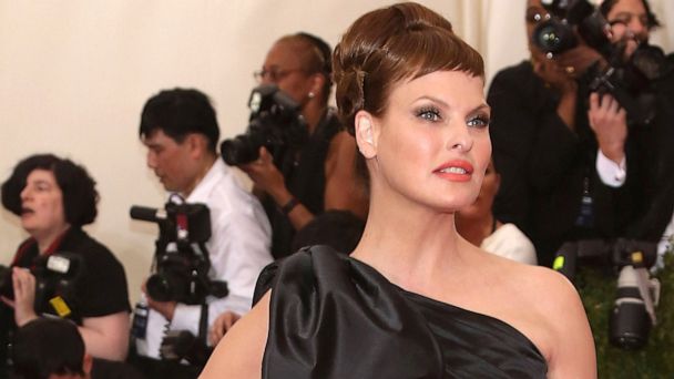 Linda Evangelista claims CoolSculpting fat freezing procedure left her ...