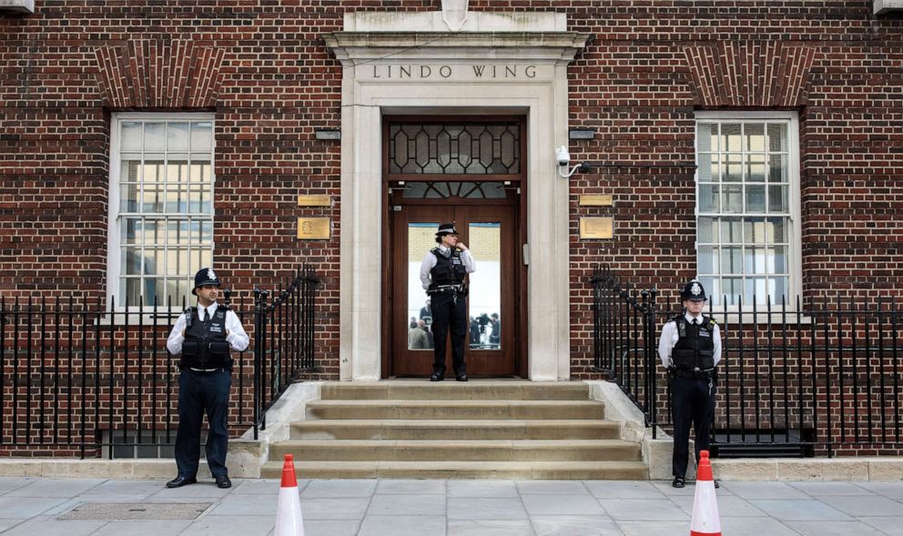 PHOTO: Police officers stand guard outside the Lindo Wing of St Mary's Hospital ahead of the birth of the Duke & Duchess of Cambridge's third child on April 23, 2018 in London.