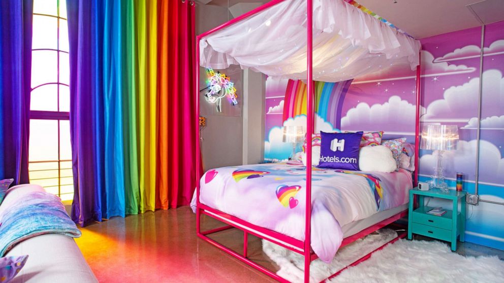 This Lisa Frank hotel room is our '90s childhood dream come true | GMA
