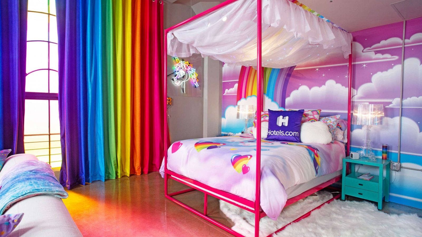 PHOTO: Hotels.com's new Lisa Frank Flat in downtown Los Angeles is our '90s childhood dream come true.