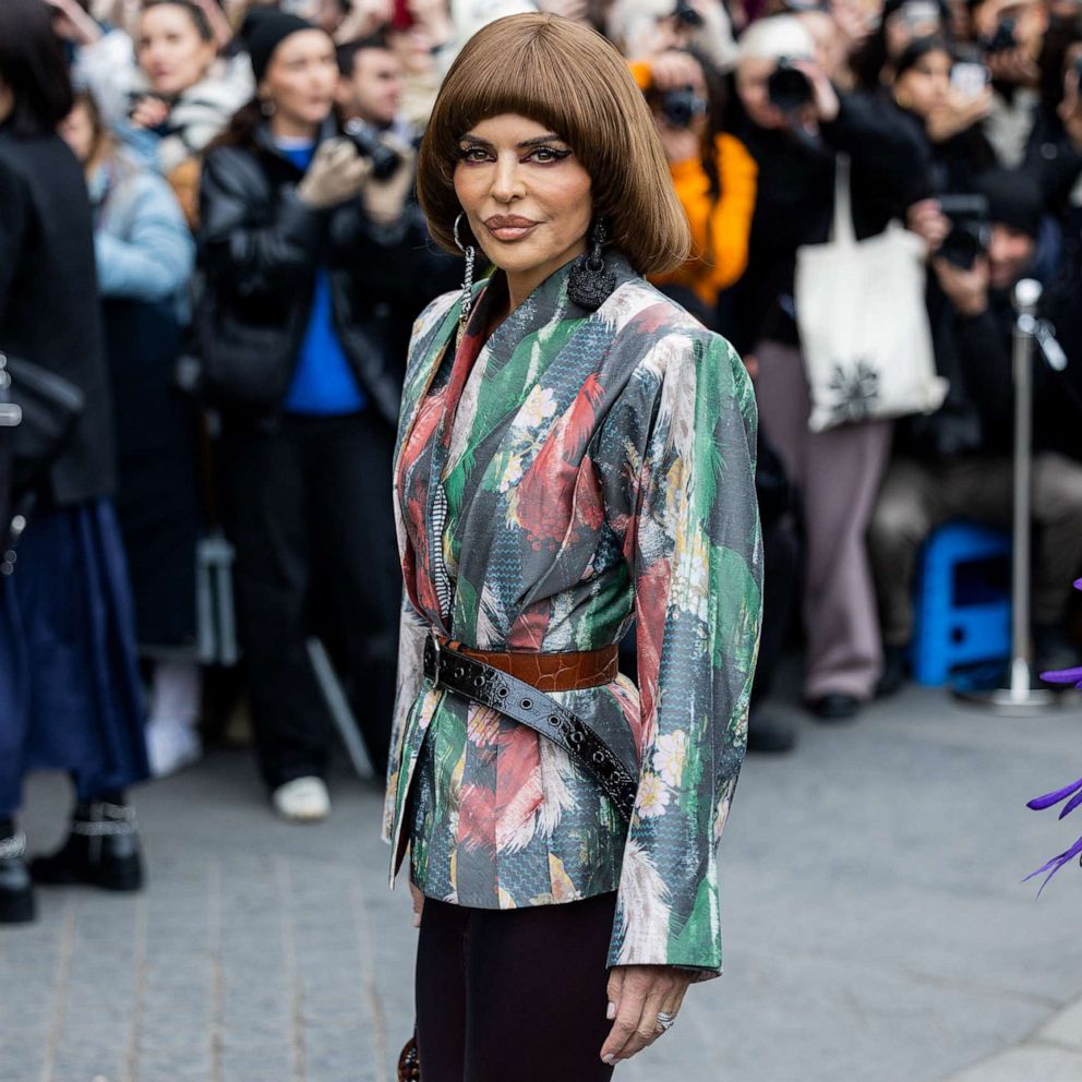 Lisa Rinna shows off new bowl cut during Paris Fashion Week - Good Morning  America