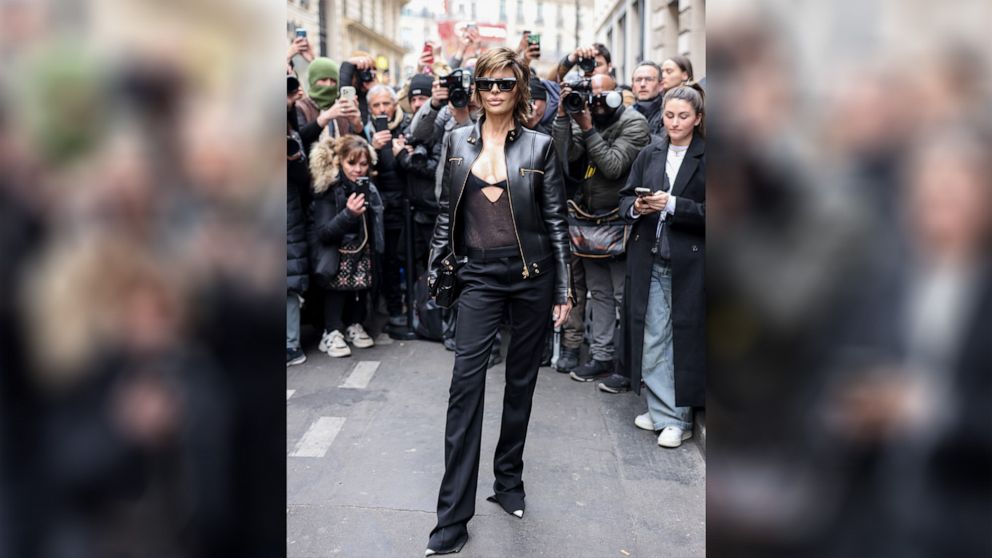 Lisa Rinna shows off new bowl cut during Paris Fashion Week - Good Morning  America