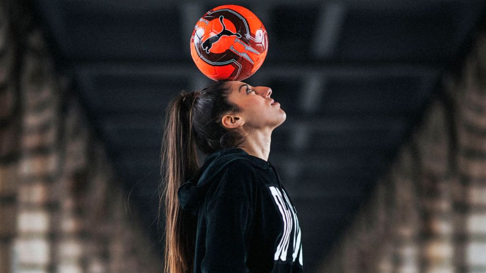 VIDEO: French freestyler Lisa Zimouche is kicking things up a notch in the world of soccer 