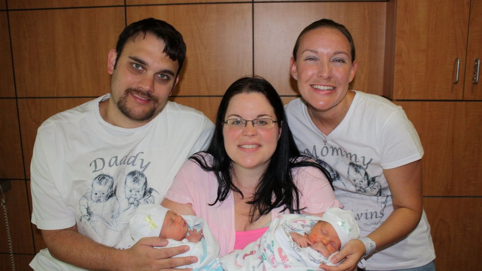 PHOTO: Lisa holds newborn twins Meagan and Natalie Carter, alongside intended parents Melissa and Matt Carter.