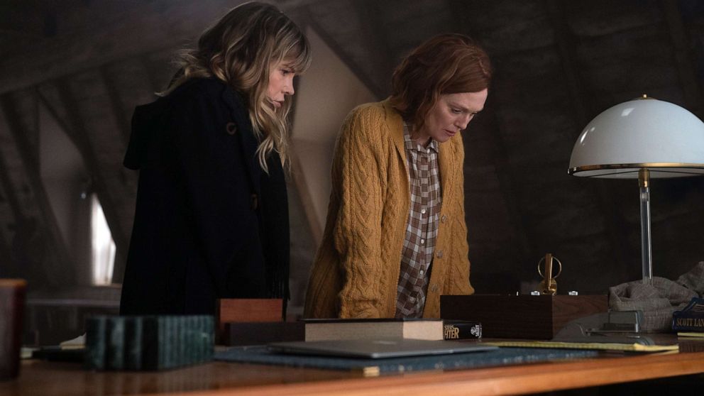 PHOTO: Jennifer Jason Leigh and Julianne Moore in a scene from "Lisey's Story."