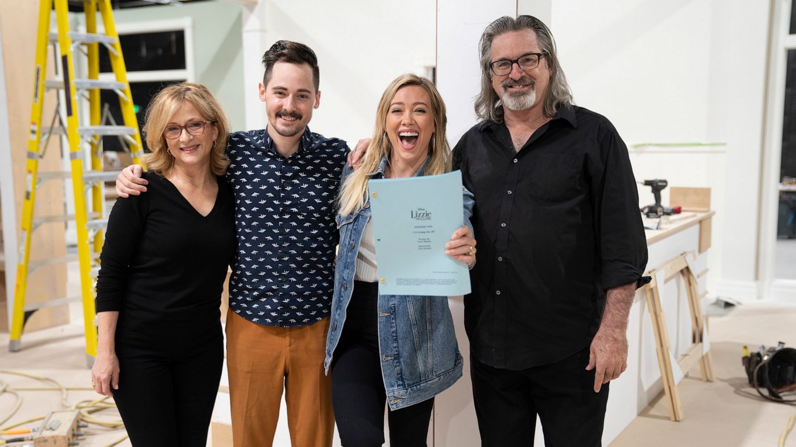 PHOTO: "Lizzie McGuire" original cast members reunite with Hilary Duff in new series.