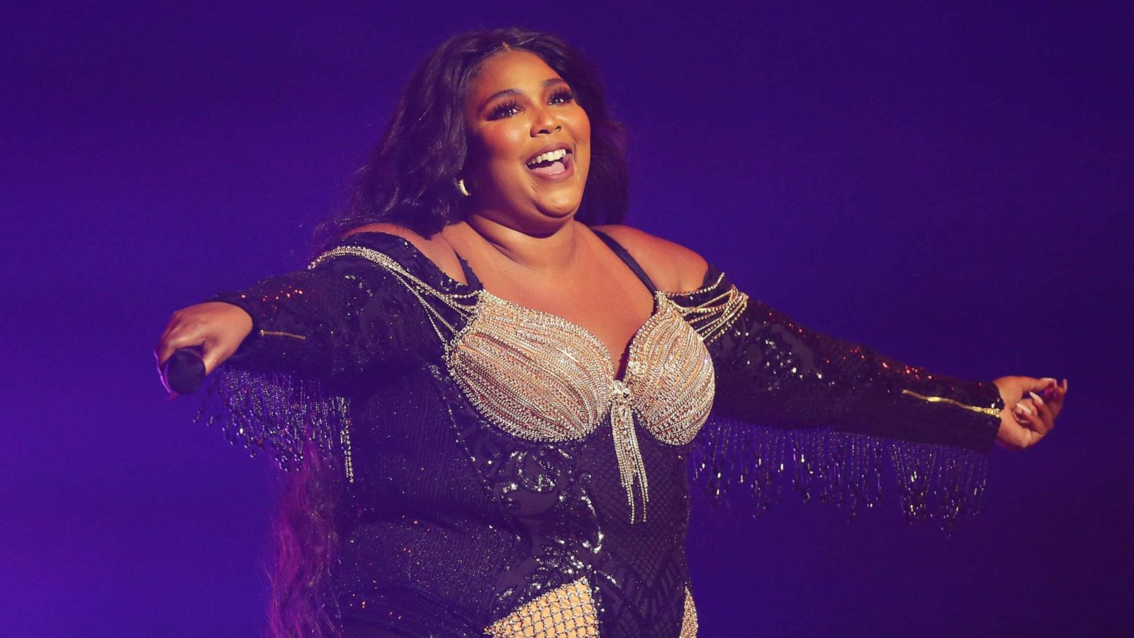 PHOTO: SYDNEY, AUSTRALIA - JANUARY 06: Lizzo performs at Sydney Opera House on January 06, 2020 in Sydney, Australia. (Photo by Don Arnold/Getty Images)