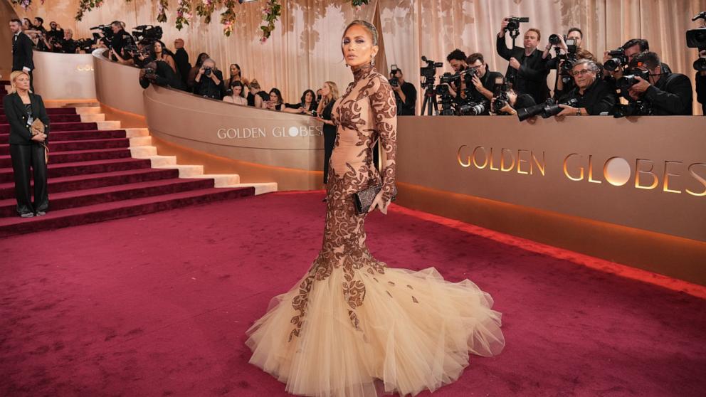 Golden Globes: Stylish red carpet fashion and beauty looks - ABC News