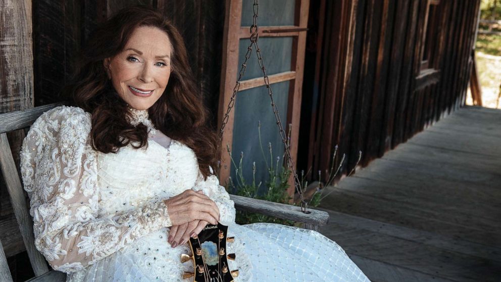 VIDEO: How Loretta Lynn became the first lady of country music 