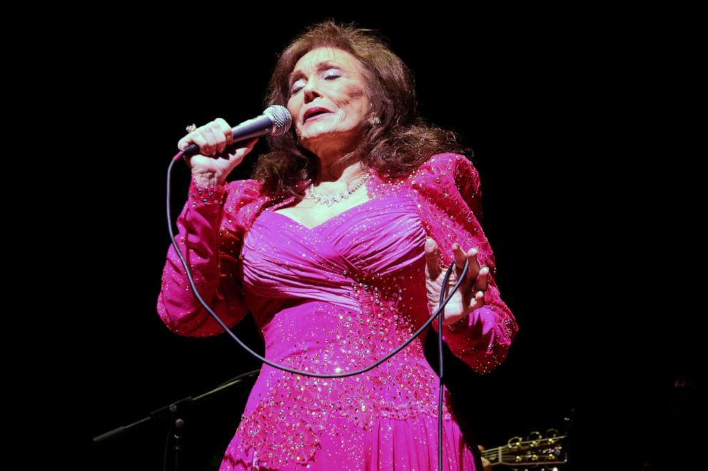 PHOTO: Loretta Lynn performs in Birmingham, Ala., Oct. 16, 2009.