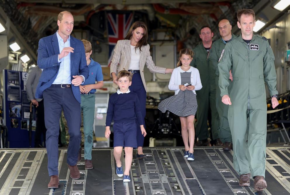 PHOTO: Prince William, Prince of Wales and Catherine, Princess of Wales with Prince George of Wales, Princess Charlotte of Wales and Prince Louis of Wales walk down the ramp at RAF Fairford, July 14, 2023, in Fairford, England.