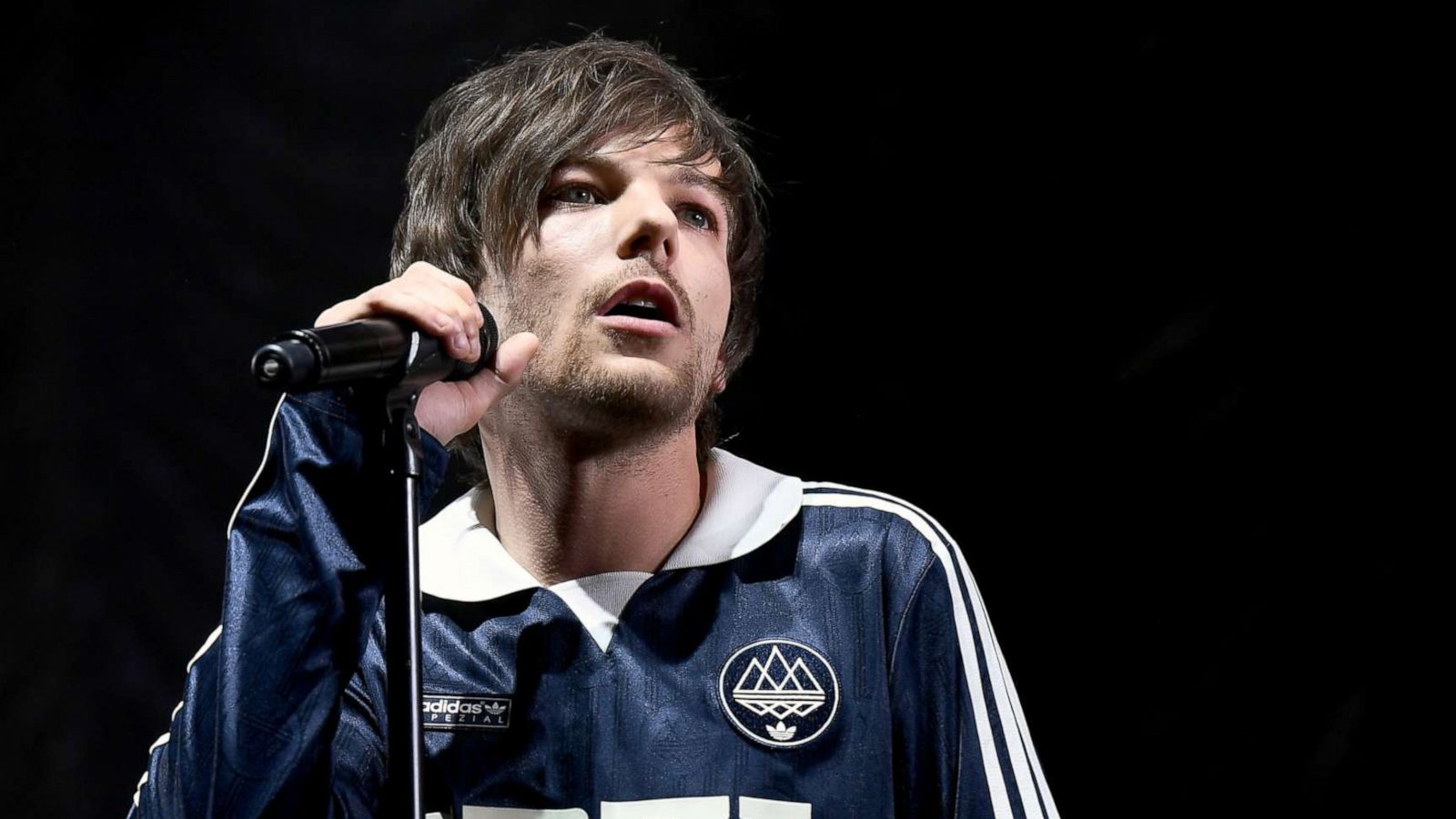 PHOTO: Louis Tomlinson performs on stage at Arena Birmingham on May 04, 2019, in Birmingham, England.