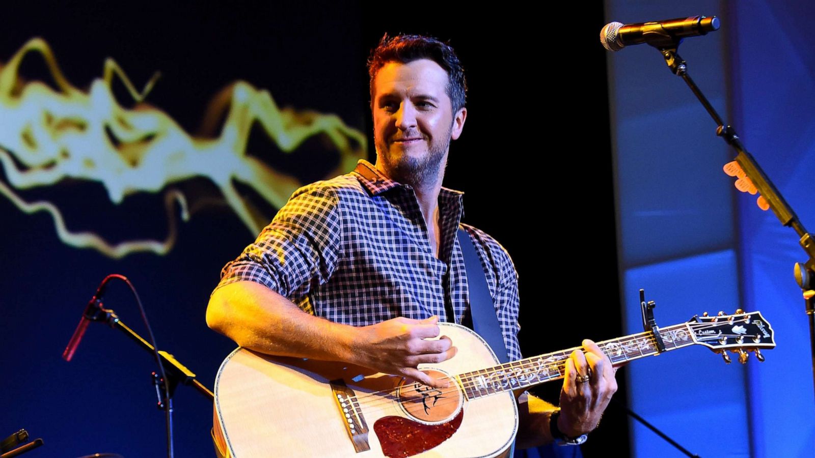 PHOTO: Luke Bryan performs onstage in Nashville, Tenn.