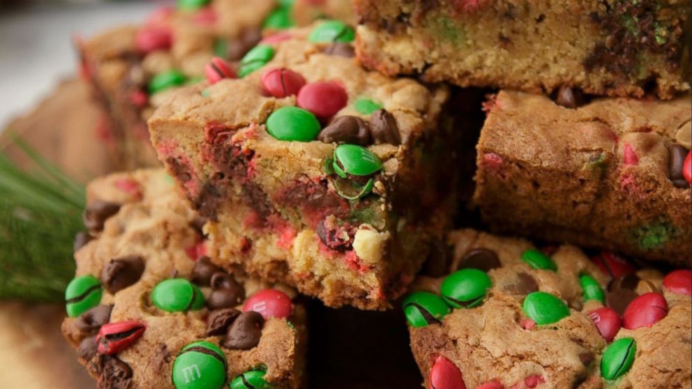 VIDEO: How to make M&M Christmas cookie bars