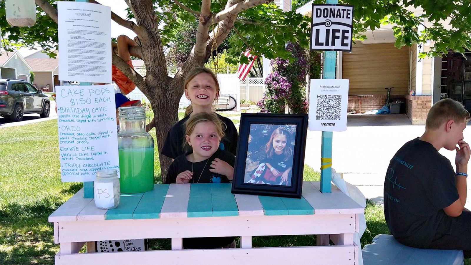 PHOTO: Myleigh Madsen, 9, and Makayla Madsen, 7, are running a lemonade stand outside of their home in West Jordan, Utah, in honor of their sister, Makenzie, who died waiting for a heart and kidney transplant.