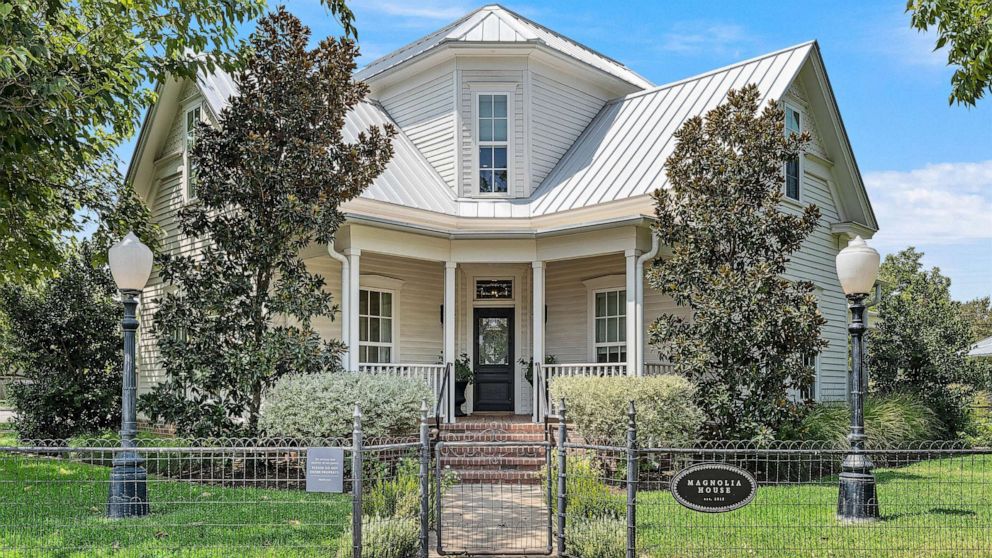 PHOTO: A front view of Magnolia House in McGregor, Texas.