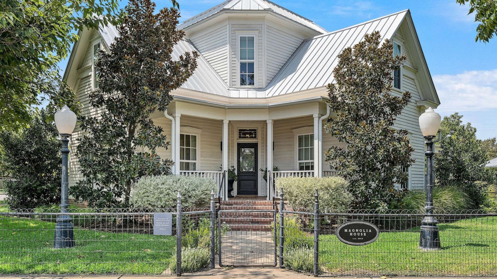 PHOTO: A front view of Magnolia House in McGregor, Texas.