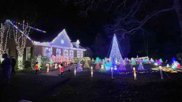 Welker uses Christmas lights display to honor COVID-19 victims