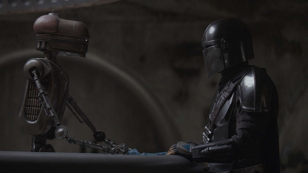 PHOTO: Pedro Pascal is The Mandalorian in THE MANDALORIAN, exclusively on Disney+
