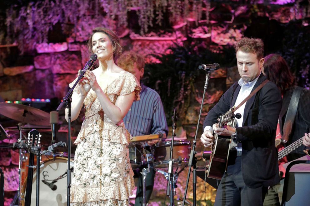 PHOTO: Mandy Moore and Taylor Goldsmith perform during the "This is Us" panel in Los Angeles, June 07, 2019.