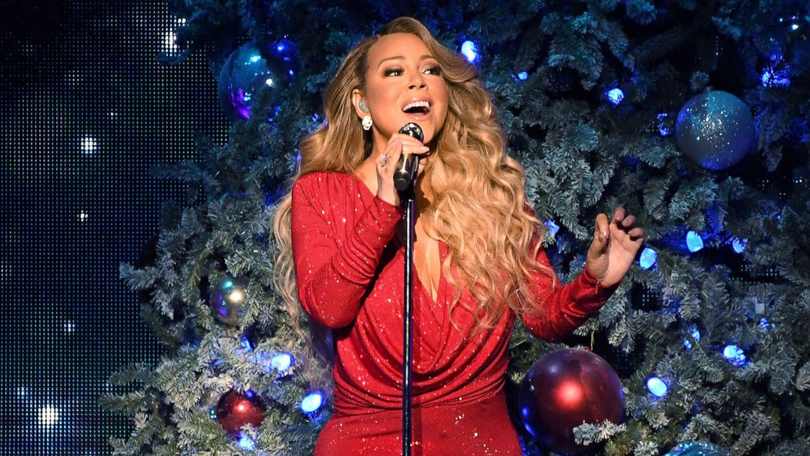 Mariah Carey S All I Want For Christmas Is You Tops Billboard Hot 100 For First Time Abc News