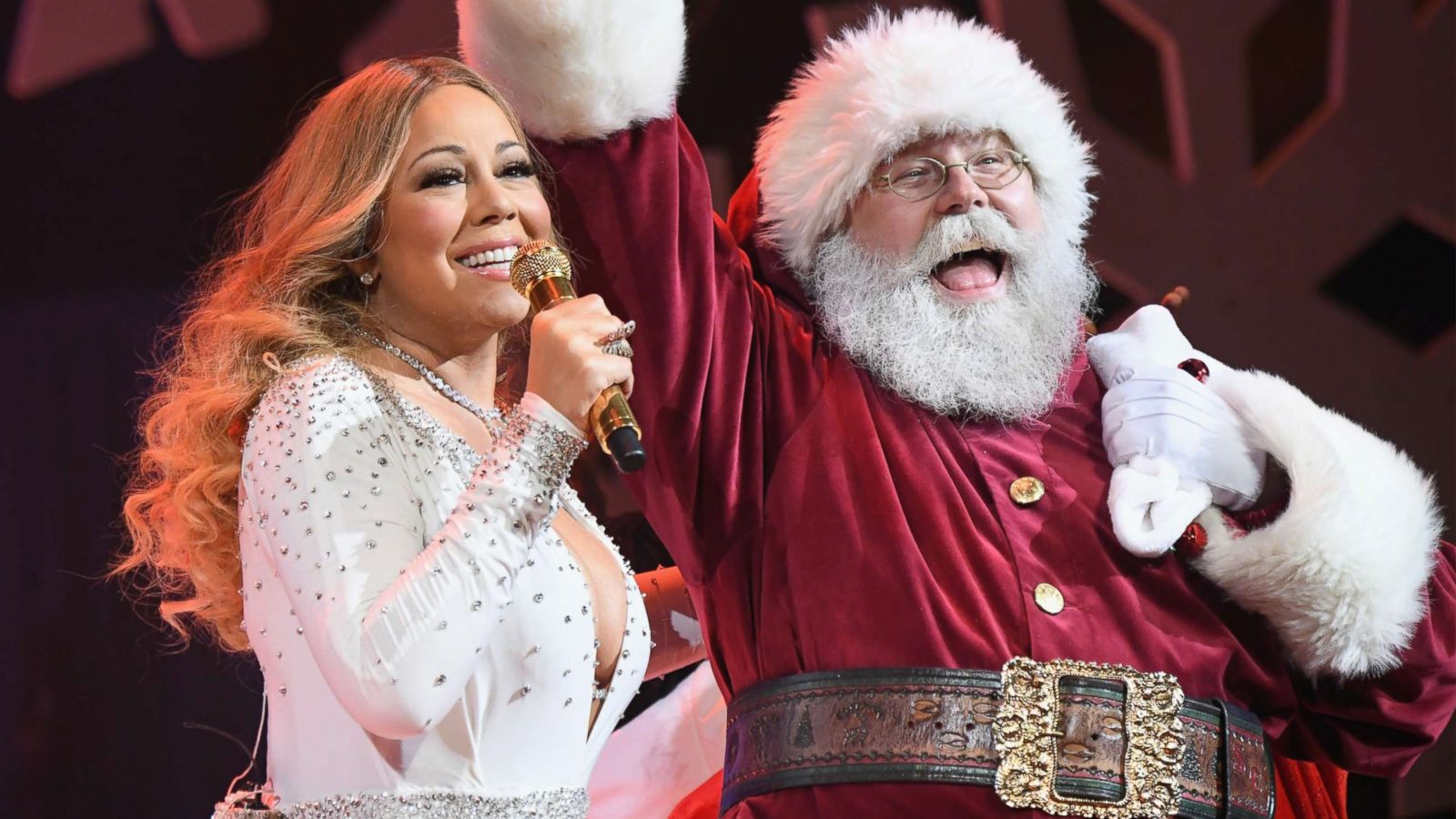PHOTO: Mariah Carey performs at the Beacon Theatre in New York City, Dec. 5, 2016.