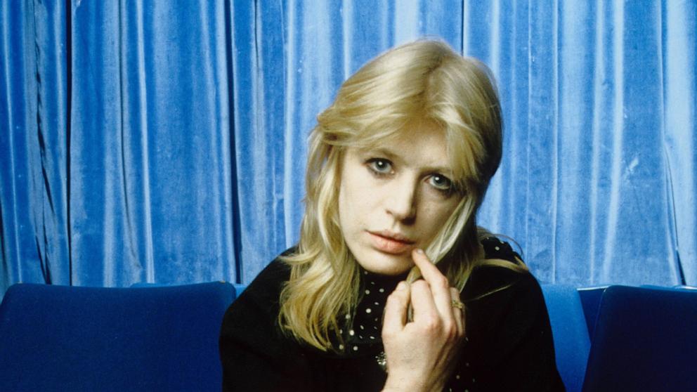 PHOTO: Marianne Faithfull poses for a portrait session in 1976, in London. 