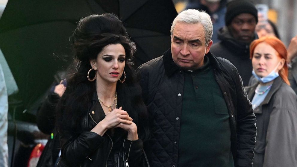 New photos of actress Marisa Abela as Amy Winehouse in upcoming biopic 'Back  to Black' - Good Morning America