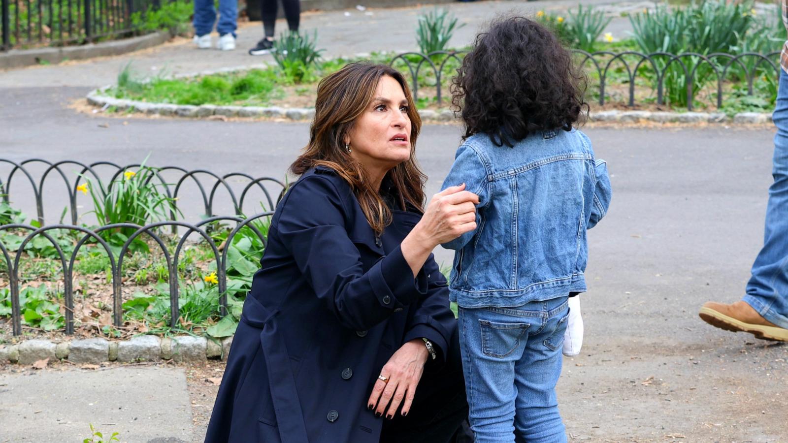 PHOTO: Mariska Hargitay is seen taking a break from filming 'Law and Order: SVU' as she helps a child at the Fort Tryon Playground, on April 10, 2024, in New York.