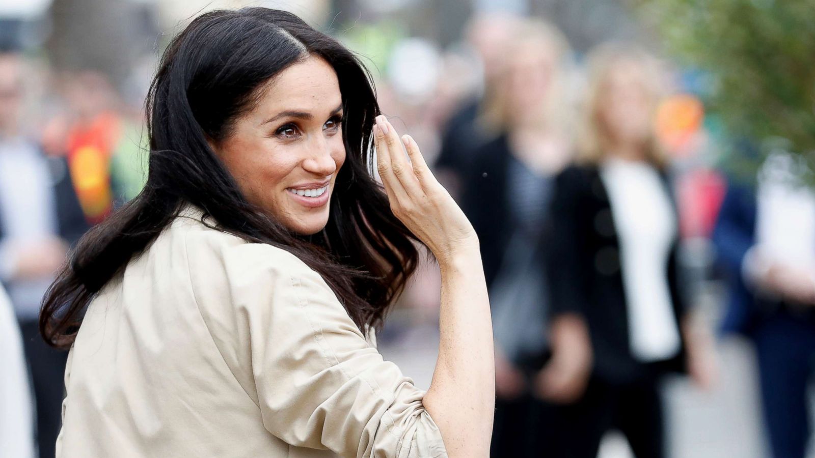 PHOTO: Meghan Markle, Duchess of Sussex waives to members of the public, Oct. 18, 2018, in Melbourne, Australia.