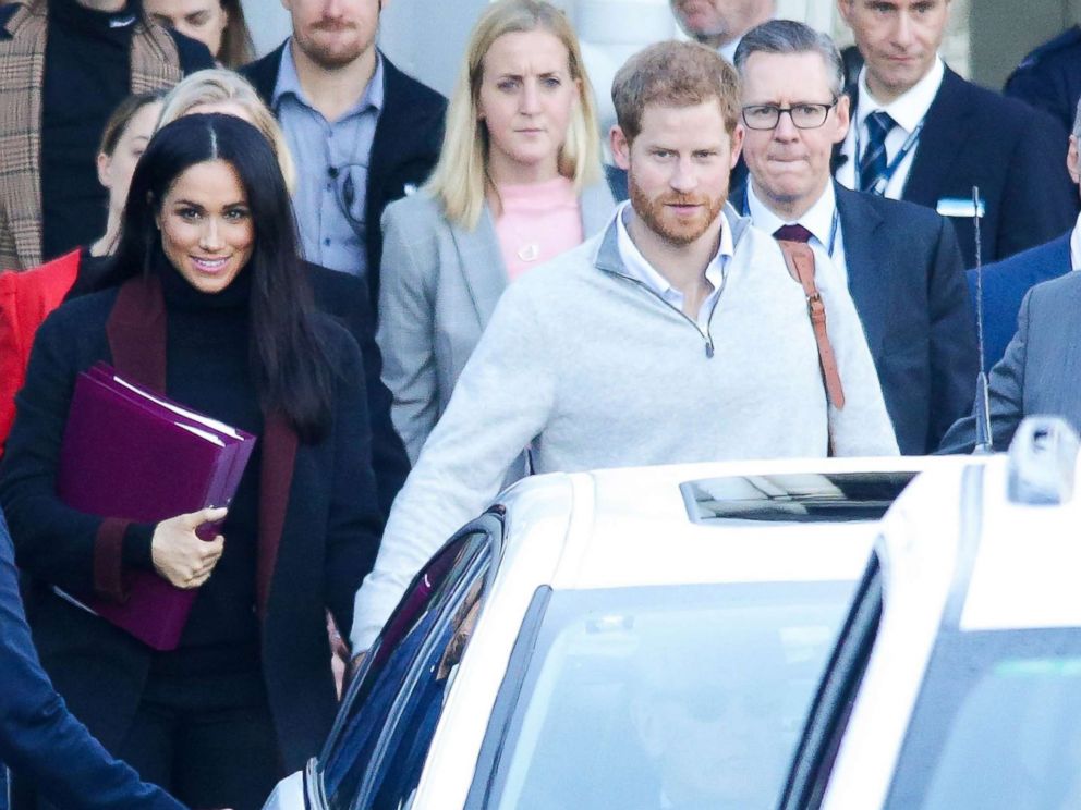 PHOTO: Meghan Markle and Prince Harry arrive at Sydney international airport ahead of the Invictus Games, Oct. 15, 2018.