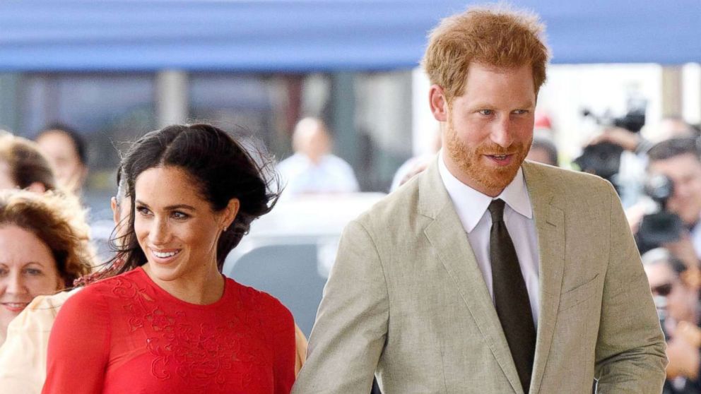 PHOTO: Meghan Markle, Duchess of Sussex and Prince Harry, Duke of Sussex, arrive at Fua'amotu Airport, Oct. 25, 2018.