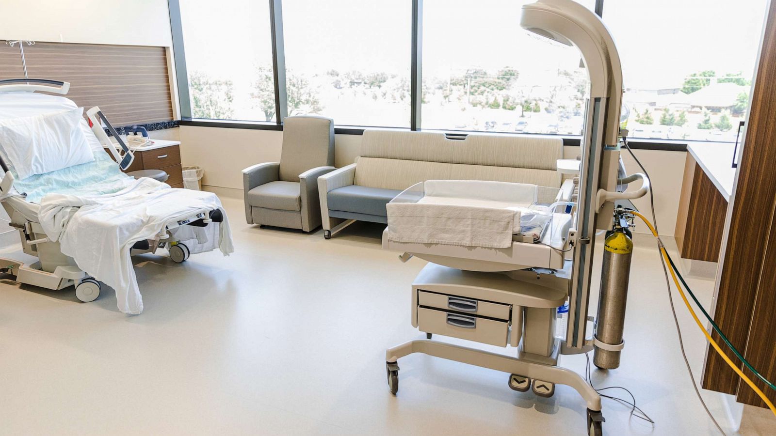 PHOTO: A hospital room in a maternity ward.