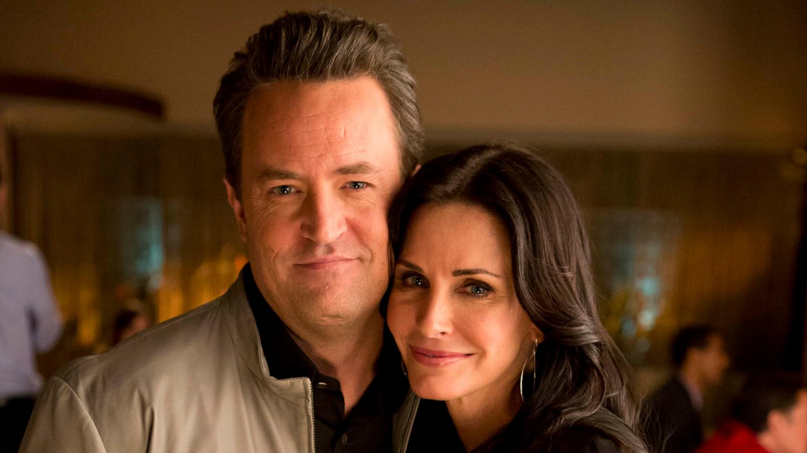 PHOTO: Matthew Perry as Ryan King, Courteney Cox as Talia on the set of Go on, April 12, 2013.