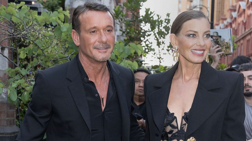 Tim McGraw praises wife Faith Hill for '1883' billboard: 'So proud ...